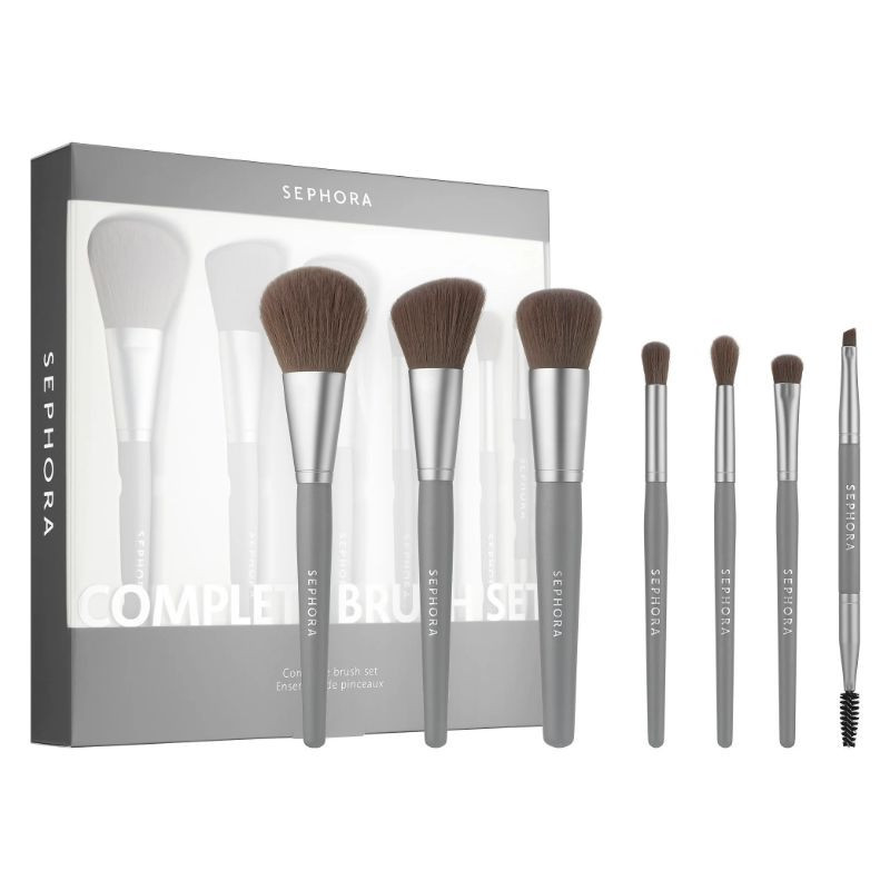 Complete set of makeup brushes