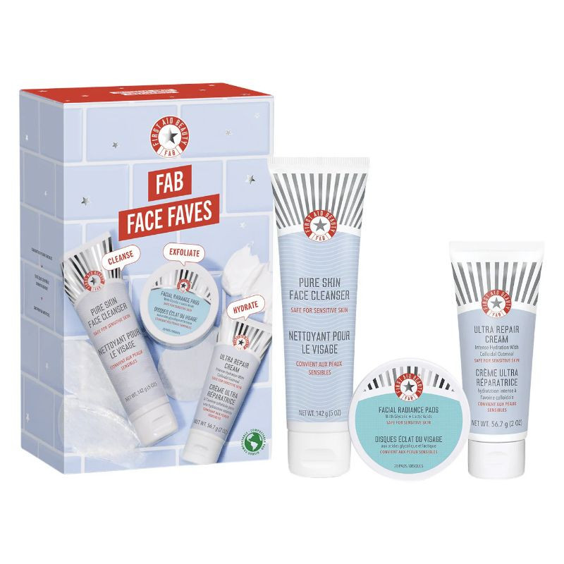 First Aid Beauty Ensemble de favoris FAB pour nettoyer, exfolier et hydrater