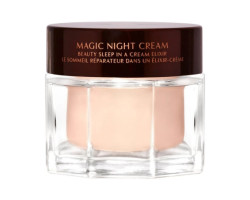 Charlotte Tilbury Recharge pour l’hydratant de nuit avec rétinol Magic