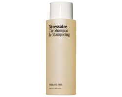 Nécessaire Le shampooing – nettoyant équilibrant avec de l’acide hyaluronique, de la niacinamide et du panthénol