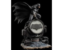 Dc comics -  figurine deluxe de batman sur batsignal 1:10 -  iron studios