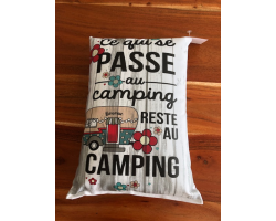 Coussin  ce qui se passe au camping