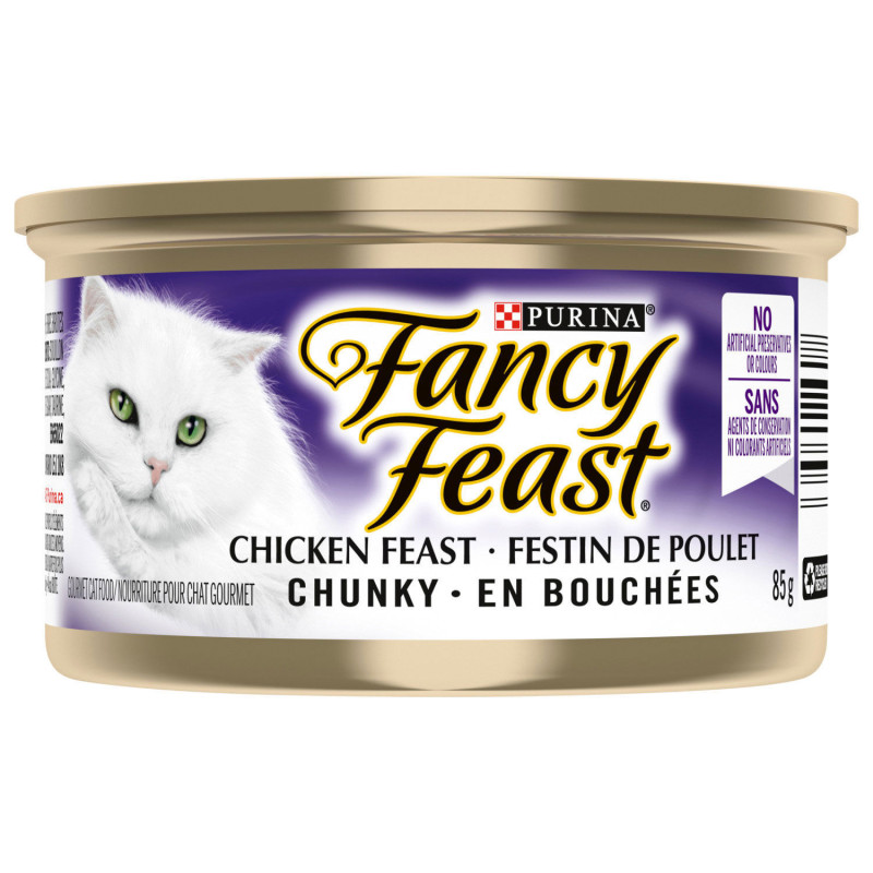 Chicken wet food in bite-sized pieces…