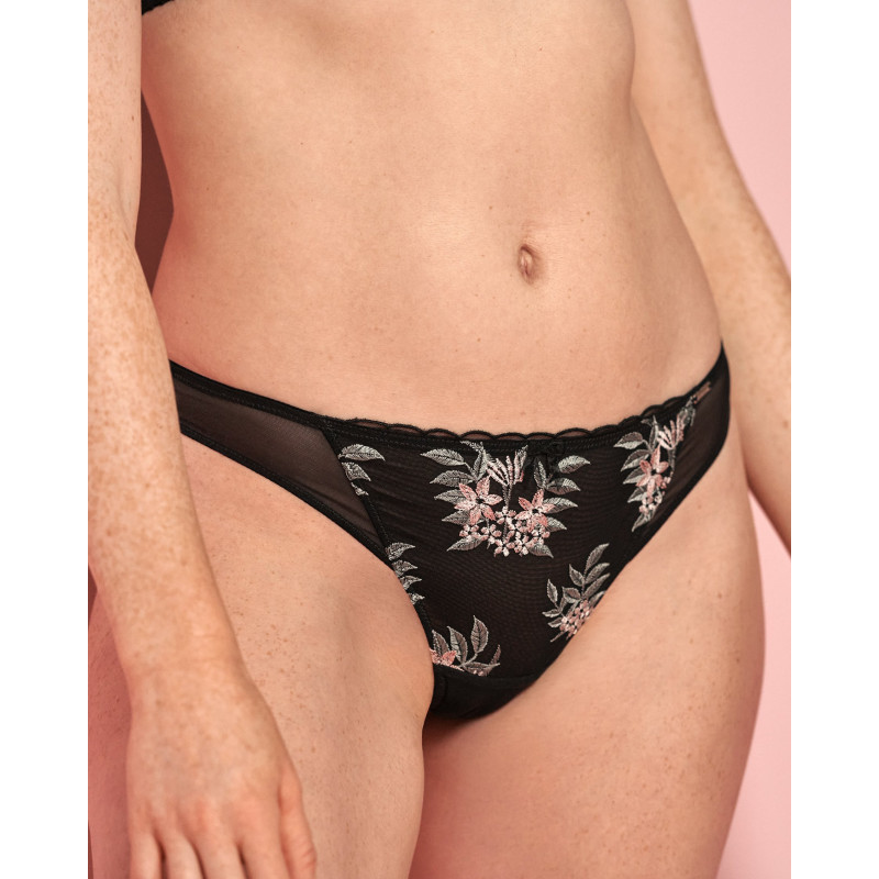 Culotte tanga en résille brodée